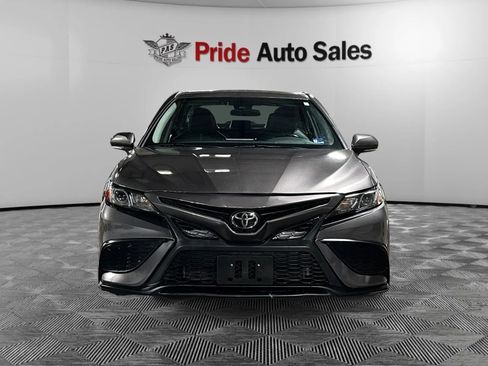 Used 2022 Toyota Camry SE FWD image 2