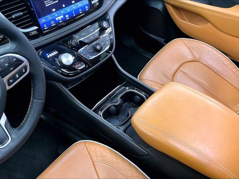 Used 2022 Chrysler Pacifica Pinnacle image 16