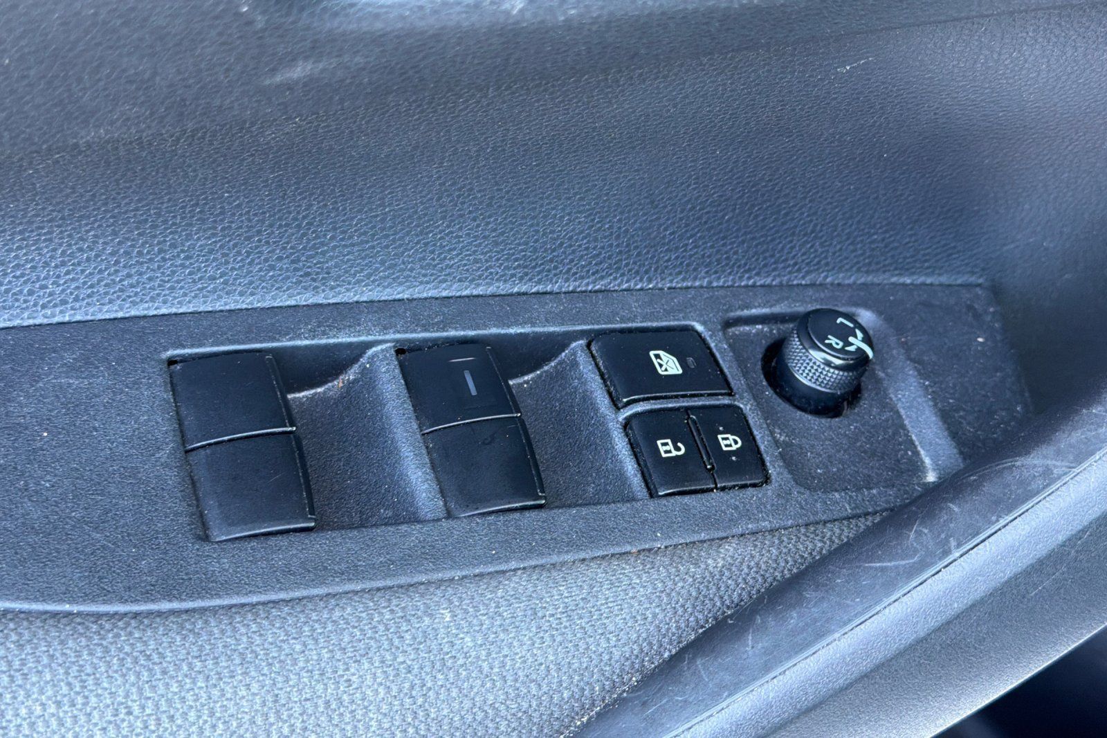 Used 2025 Toyota Corolla LE FWD image 14