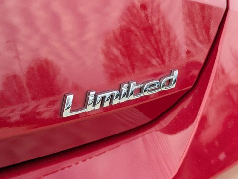 Used 2022 Hyundai Elantra Limited image 28