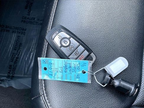 Used 2023 Ford Explorer Limited image 11