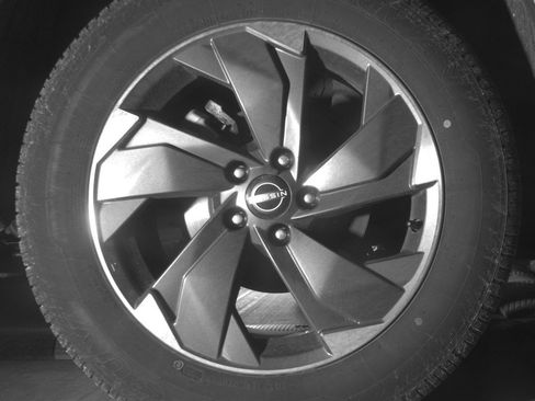 Used 2025 Nissan Rogue SV AWD/4WD image 15