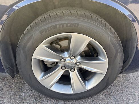 Used 2015 Dodge Challenger SXT RWD image 8