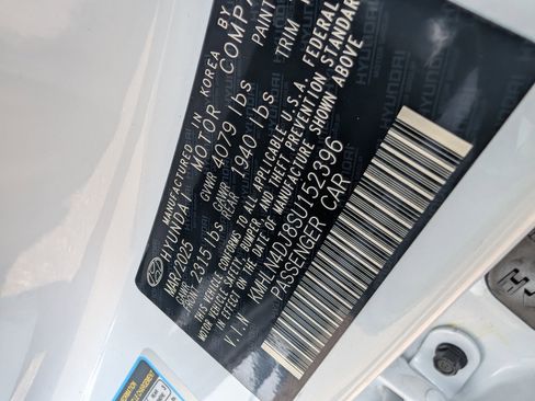 Used 2025 Hyundai Elantra Limited image 15