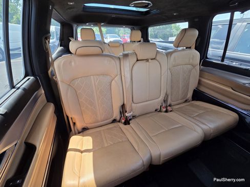 Used 2022 Jeep Grand Wagoneer Series III w/ Rear Seat Video Group 1 AWD/4WD image 28