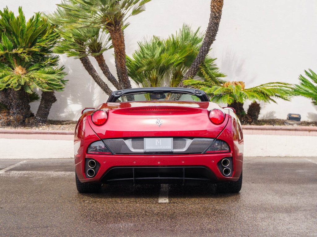 Used 2010 Ferrari California RWD image 4