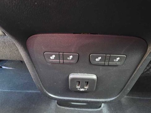 Used 2020 Chevrolet Equinox Premier image 24