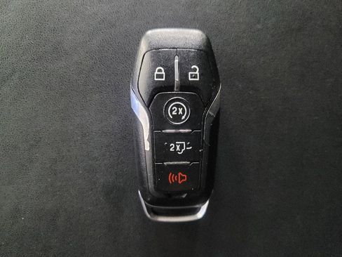 Used 2017 Ford F150 Platinum w/ Equipment Group 701A Luxury image 32