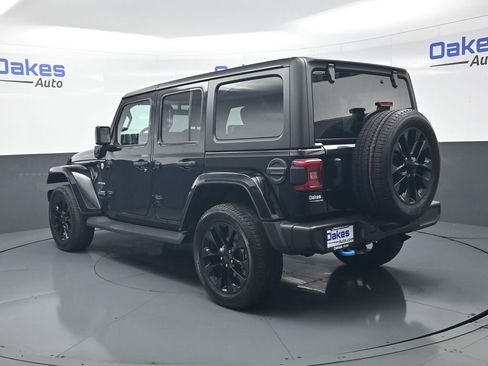 Used 2023 Jeep Wrangler Unlimited Sahara w/ Cold Weather Group AWD/4WD image 6