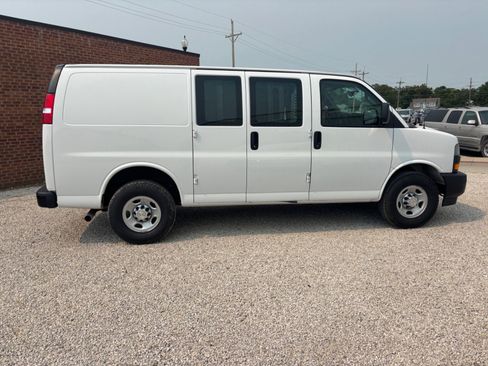 Used 2019 Chevrolet Express 3500 w/ Driver Convenience Package image 2