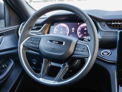 New 2025 Jeep Grand Cherokee Laredo image 16