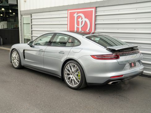 Used 2018 Porsche Panamera 4 image 43
