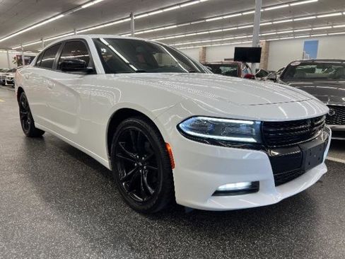 Used 2018 Dodge Charger SXT Plus w/ Blacktop Package RWD image 3