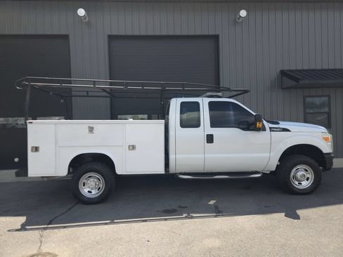 Used 2011 Ford F250 XL w/ Skid Plate Pkg AWD/4WD image 5
