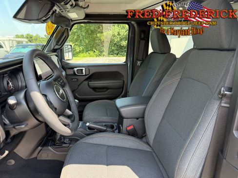 Used 2025 Jeep Wrangler Sport AWD/4WD image 14