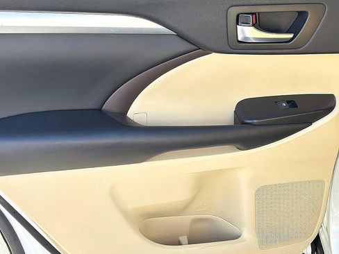 Used 2019 Toyota Highlander XLE image 8