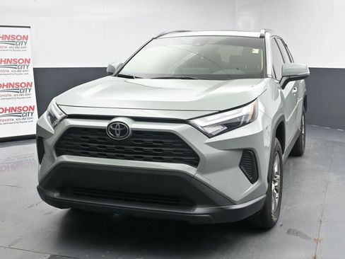 Used 2022 Toyota RAV4 XLE w/ Convenience Package AWD/4WD image 4