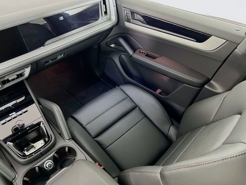 New 2026 Porsche Cayenne Base image 26