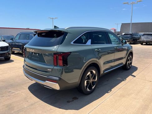 Used 2025 Kia Sorento EX AWD/4WD image 3