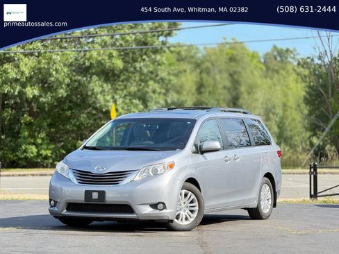Used 2017 Toyota Sienna XLE w/ Outdoor Package FWD image 1