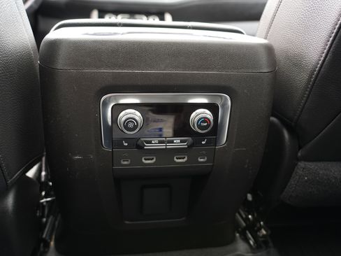 Used 2021 GMC Yukon XL Denali w/ Denali Premium Package image 28