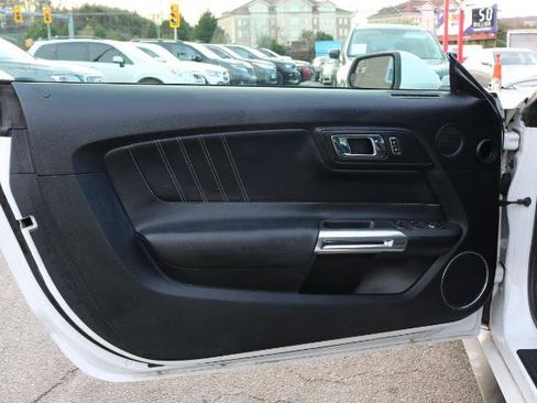Used 2016 Ford Mustang Premium image 13