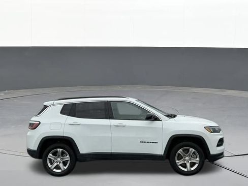 Used 2024 Jeep Compass Latitude AWD/4WD image 2