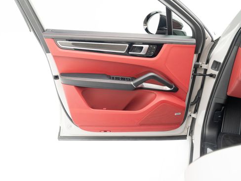 Certified 2022 Porsche Cayenne Turbo image 19