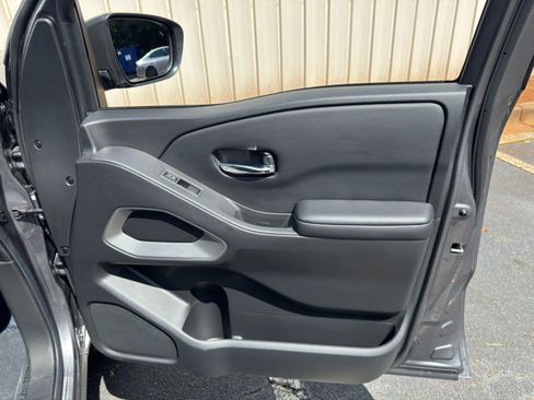 Used 2025 Nissan Frontier SV w/ SV Convenience Package RWD image 37