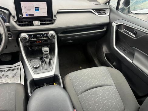 Used 2025 Toyota RAV4 XLE AWD/4WD image 5