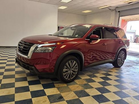 Used 2025 Nissan Pathfinder SL w/ SL Premium Package FWD image 3