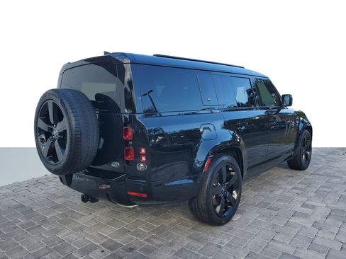 Used 2023 Land Rover Defender 130 X-Dynamic SE image 6