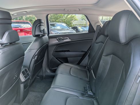 Used 2025 Kia Sportage SX image 15