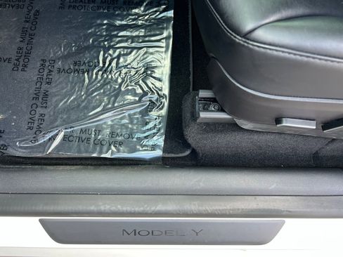 Used 2023 Tesla Model Y Long Range AWD/4WD image 32