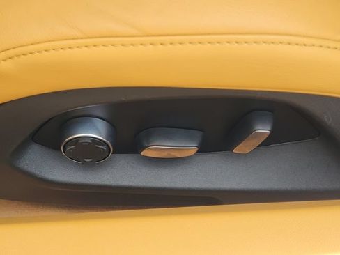 Used 2021 Chevrolet Corvette Stingray Premium Cpe w/ Z51 Performance Package RWD image 27