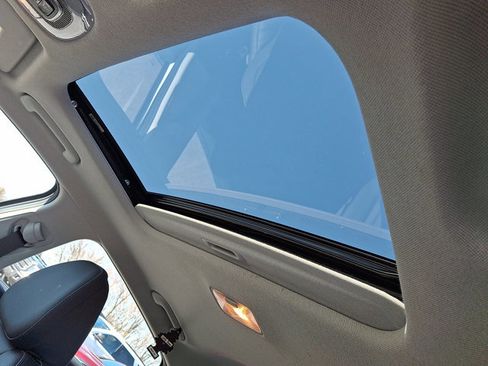 Used 2023 Hyundai Elantra Limited w/ Preferred Accessory Package image 15