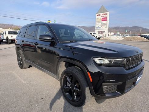 Used 2023 Jeep Grand Cherokee L Altitude image 3