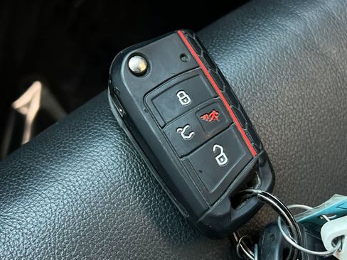 Used 2019 Volkswagen GTI SE FWD image 28