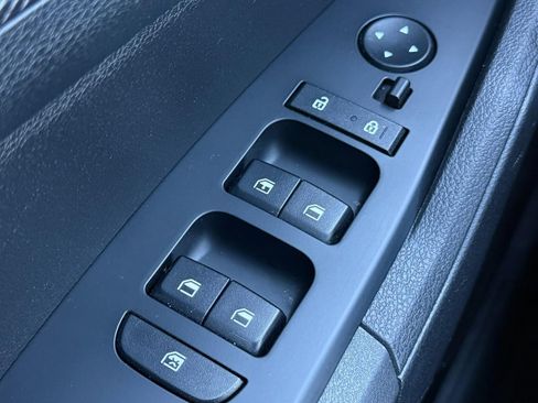 Used 2025 Kia Sportage LX image 21