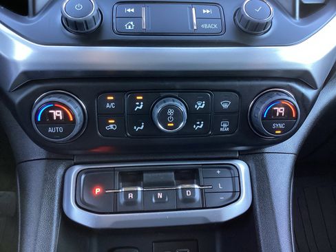 Used 2023 GMC Acadia SLE w/ Driver Convenience Package image 23