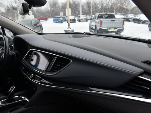 Used 2021 Buick Enclave Premium image 15