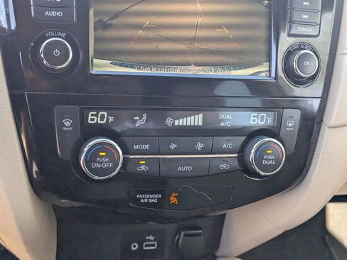 Used 2019 Nissan Rogue SV FWD image 25