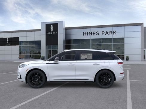 New 2026 Lincoln Corsair Reserve w/ Jet Appearance Package image 3