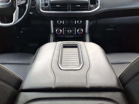 Used 2024 GMC Yukon SLT RWD image 12