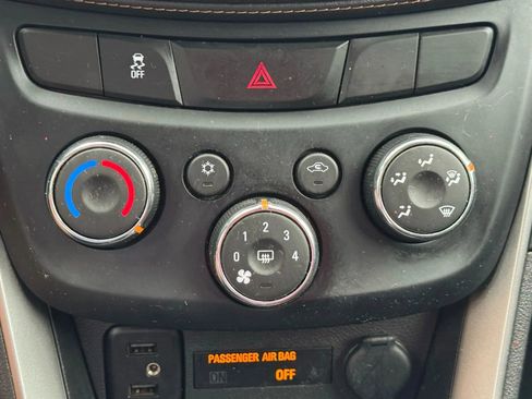 Used 2020 Chevrolet Trax LT AWD/4WD image 20