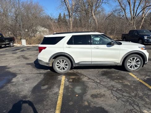 Used 2020 Ford Explorer XLT w/ Equipment Group 202A image 7