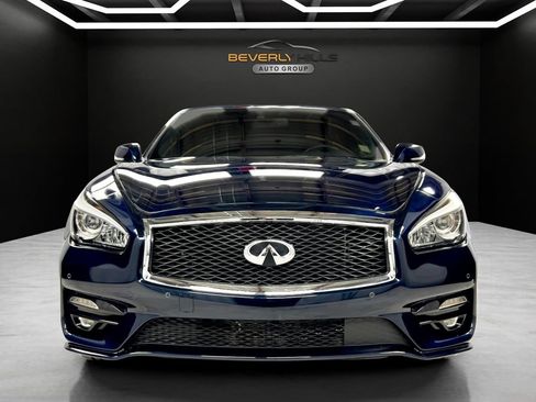 Used 2018 INFINITI Q70 Luxe w/ Sport Package AWD/4WD image 8