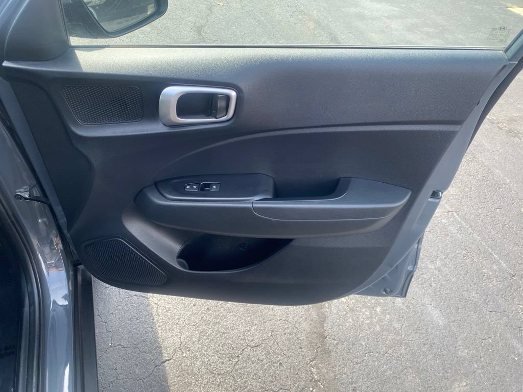 Used 2025 Hyundai Venue SEL FWD image 34