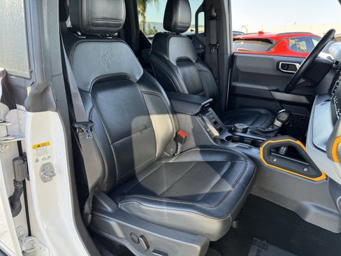 Used 2023 Ford Bronco Badlands image 37