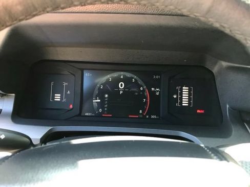 Used 2025 Toyota Tacoma SR5 AWD/4WD image 11